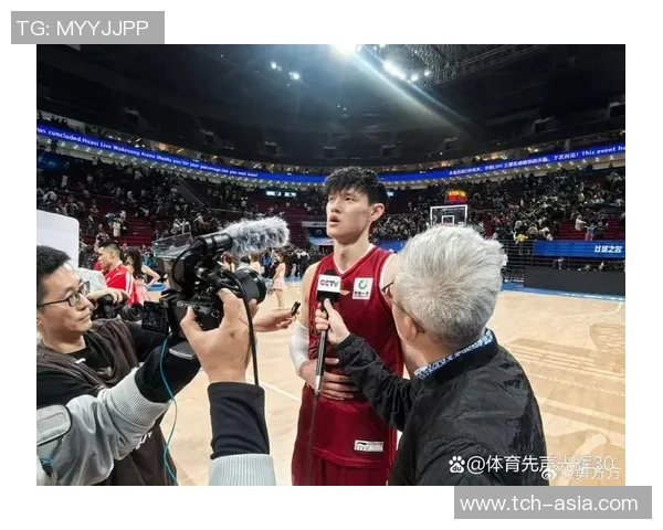 曾凡博突破助力球队逆转胜利展现年轻球员的无限潜力与拼搏精神