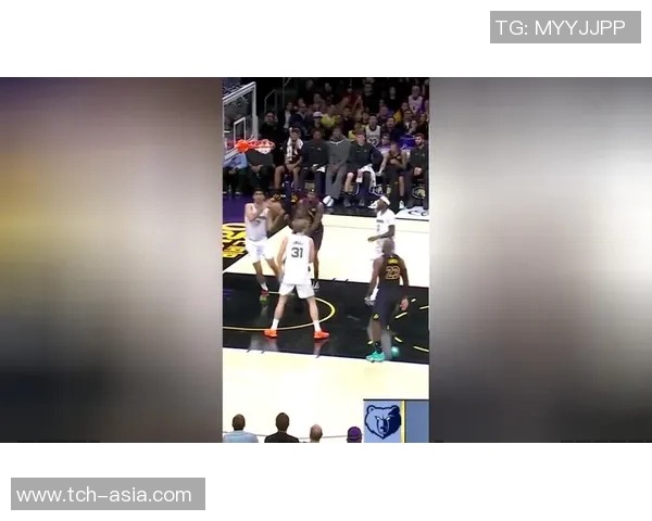 吴少聪精准拦截传球展现出色防守能力助力球队逆转局势