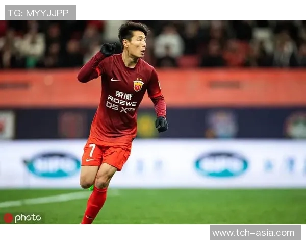 上海海港对阵武汉三镇武磊的精彩对决展现中超联赛的激烈竞争与足球魅力 上海海港对阵武汉三镇武磊的精彩对决展现中超联赛的激烈竞争与足球魅力